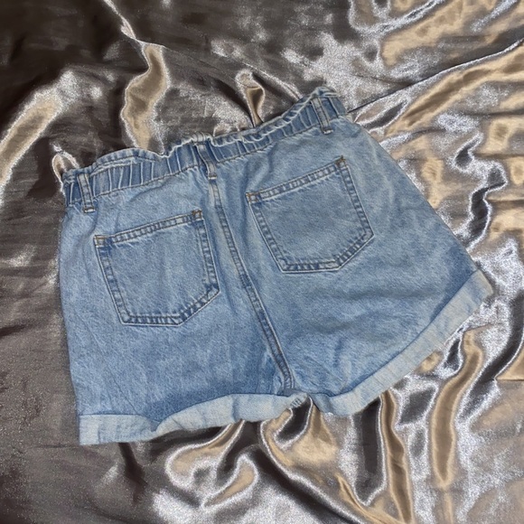 Cute jean shorts - Picture 2 of 3